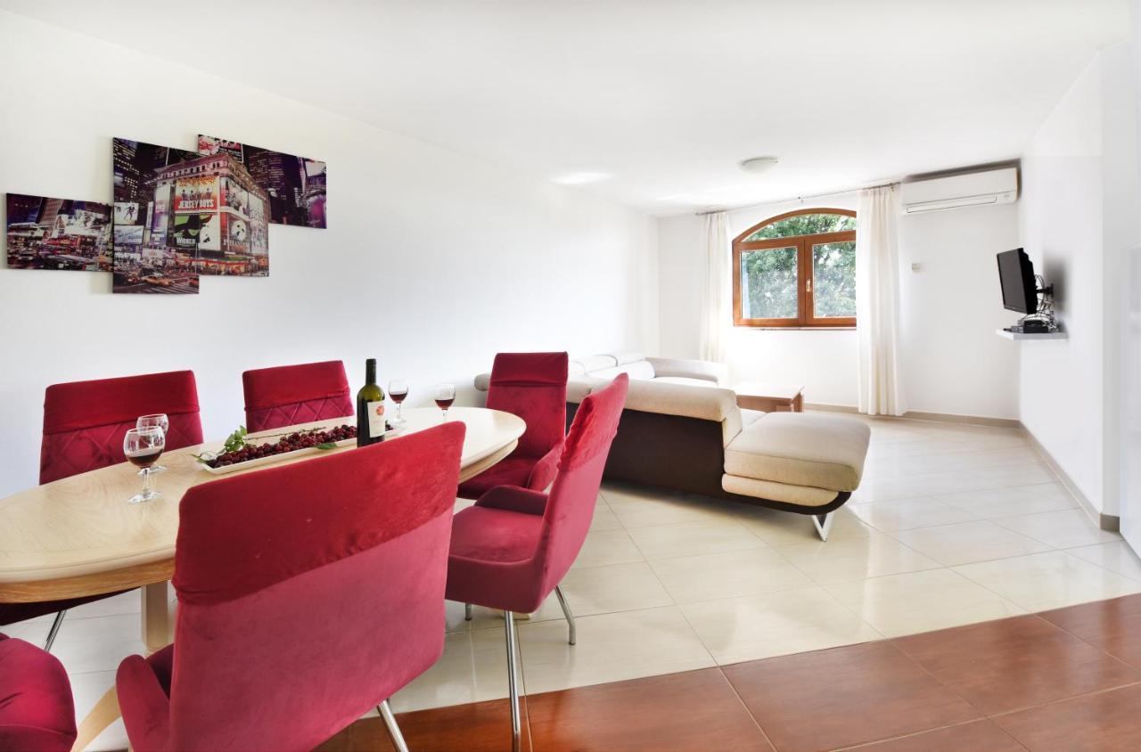 Apartments Mirasol ウマグ エクステリア 写真